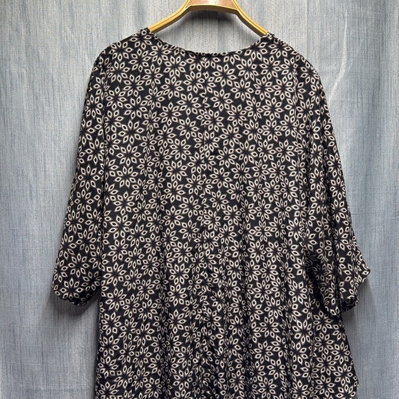 LuLaRoe Black and White patterned cardigan, size medium - Picture 7 of 8